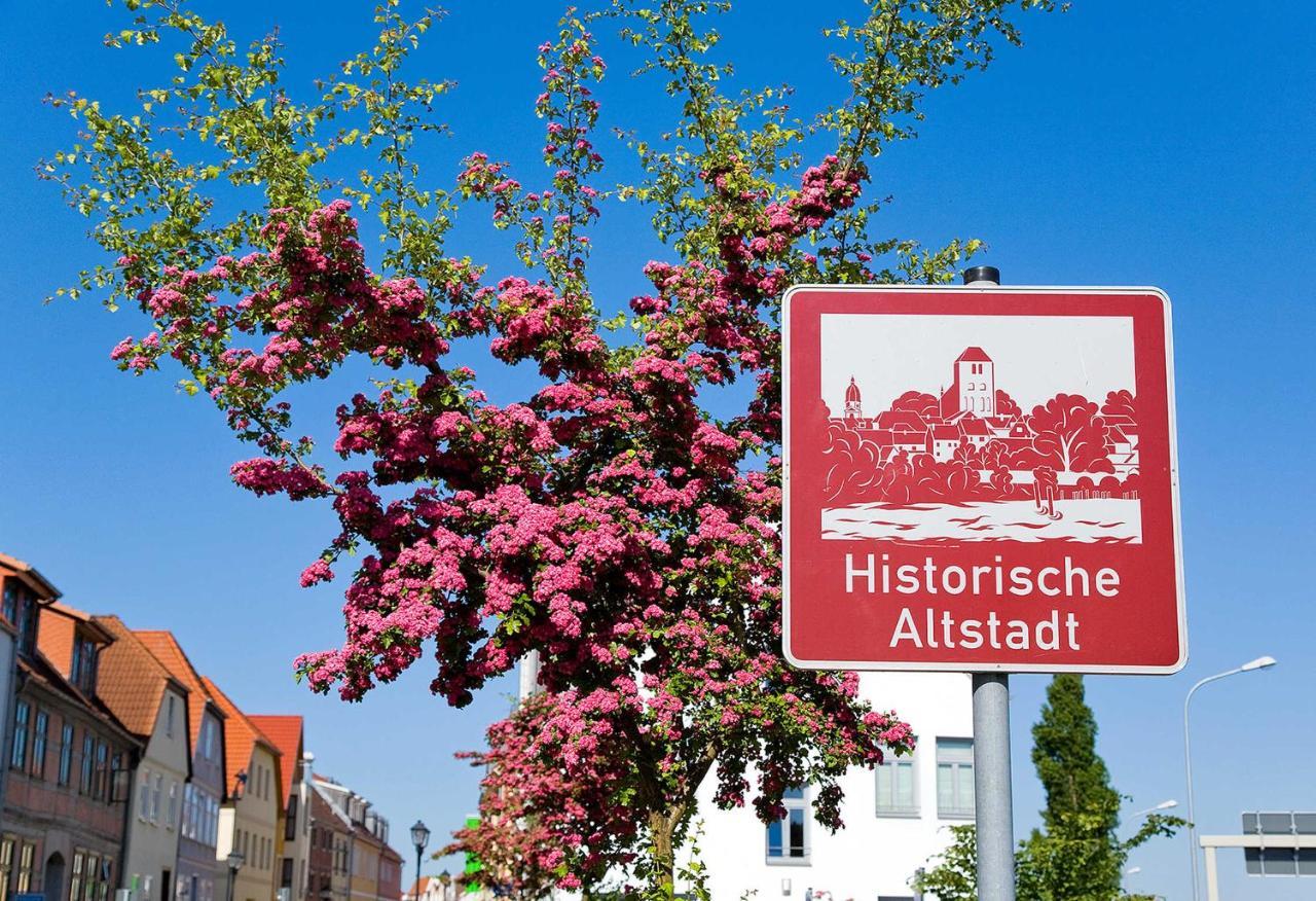 Ferienwohnungen Im Altstadtkern Von Waren  Exterior photo